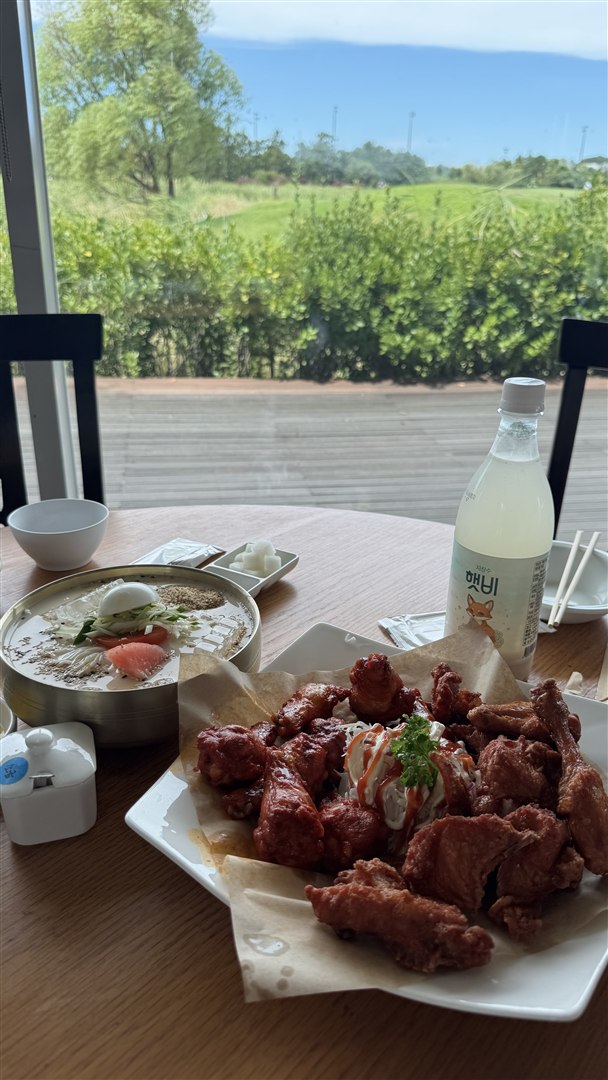 클럽72 그늘집 콩국수와 양념치킨
